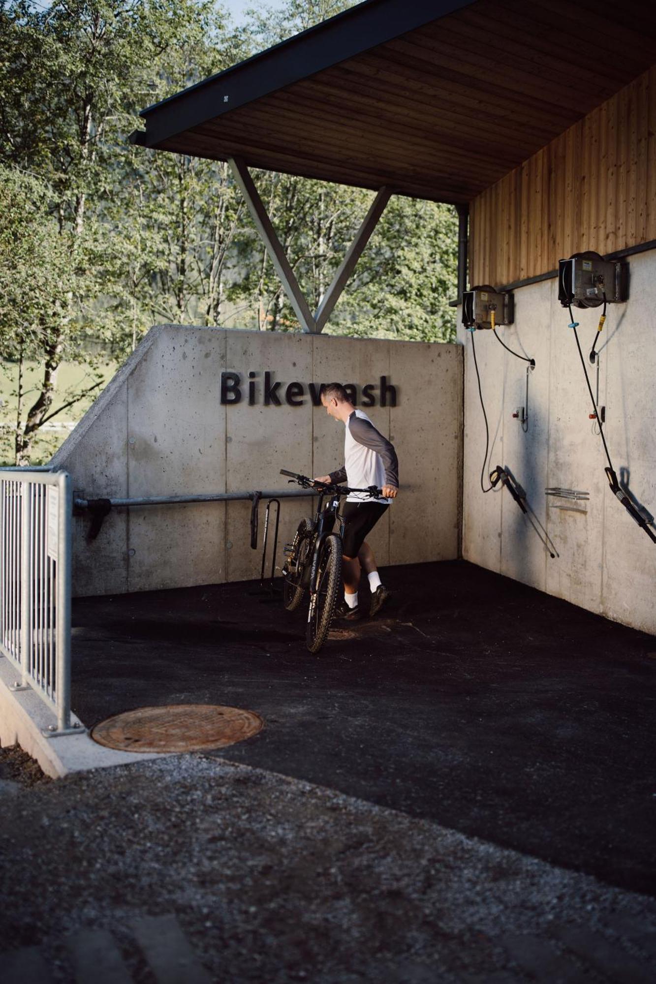 Dips&Drops - The First Bike And Ski Hub Flachau Exteriér fotografie